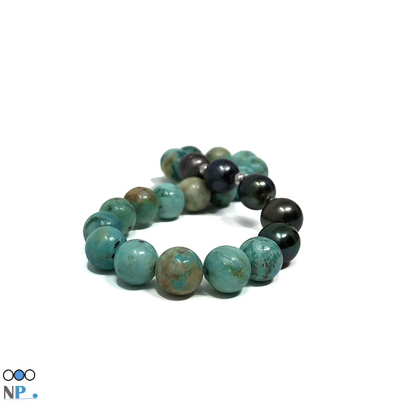 Turquoises du Perou montees en bracelets avec des Perles de culture de Tahiti et de l'Or Gris 18k